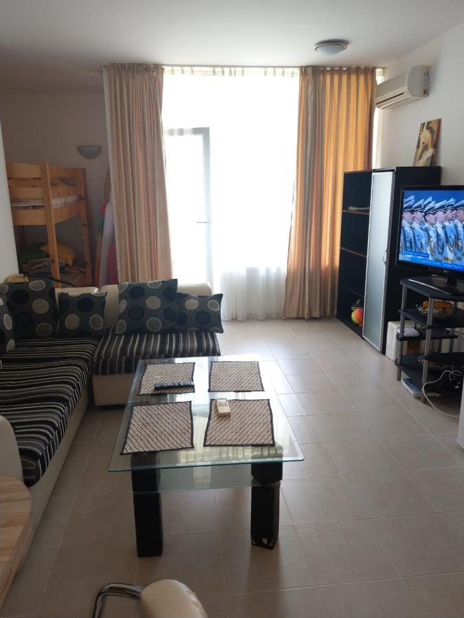 Cozy Apartment By The Sea Равда Экстерьер фото