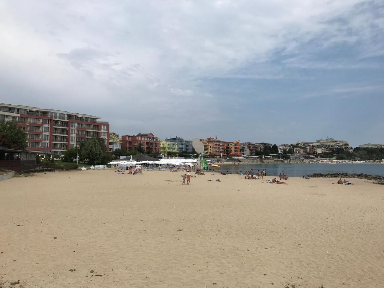 Cozy Apartment By The Sea Равда Экстерьер фото