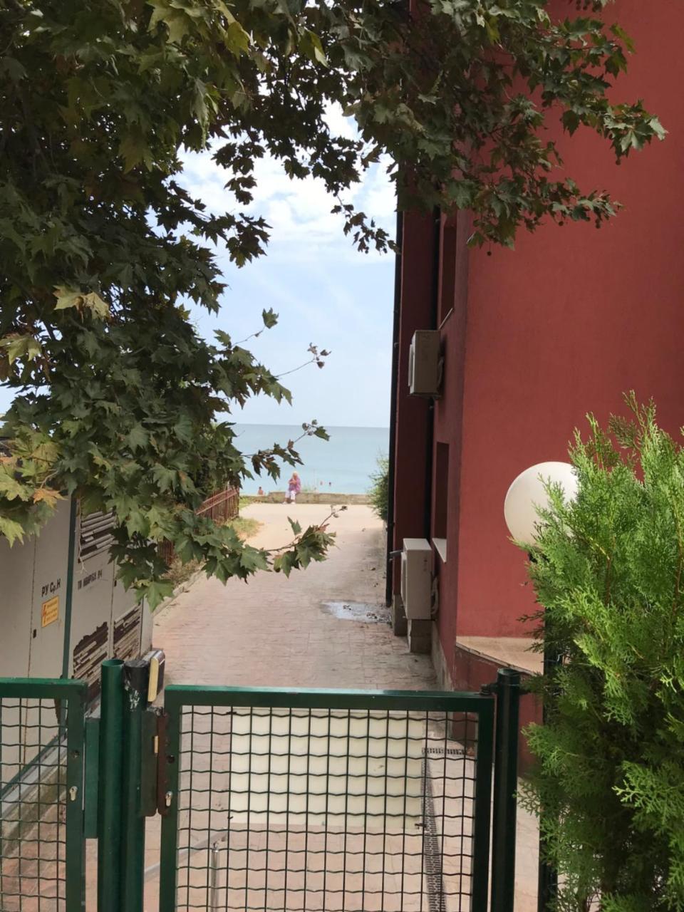 Cozy Apartment By The Sea Равда Экстерьер фото